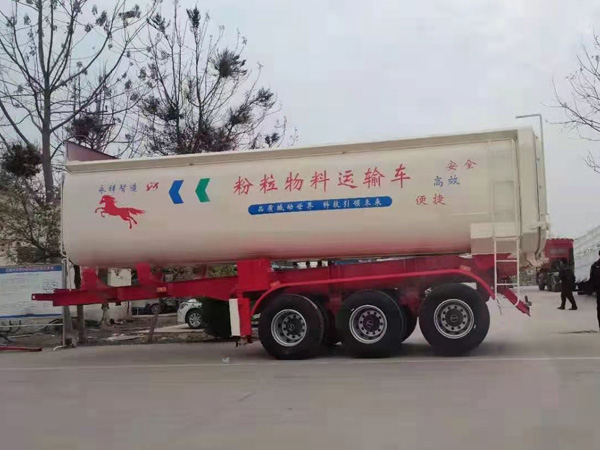 后翻自卸半掛車